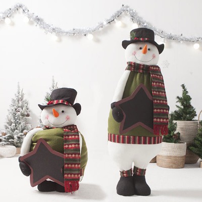 크리스마스 칠판 들고 있는 키크는 눈사람리틀타익스 분당점